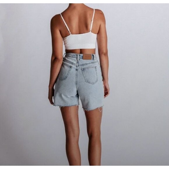 Meshki Light Denim Raw Hem Bermuda Boyfriend Shorts Size XS/S (AU 7) - Picture 3 of 6
